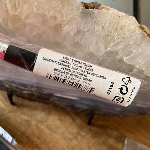 Light Stroke makeup brush - Picture 2 of 3